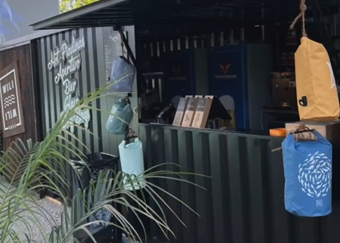 Pop-up Bar und Store im Marzili Bad in Bern